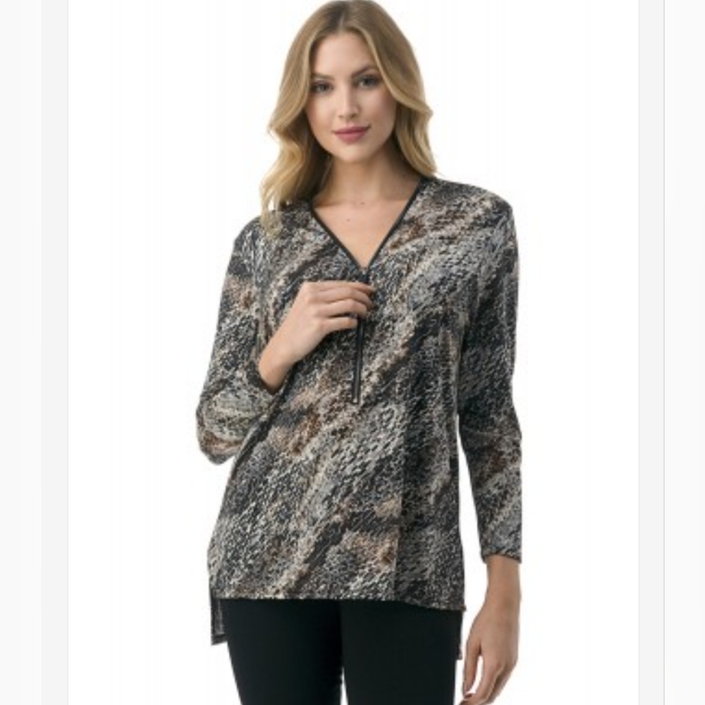 NWT Ariella Snake Print Zipper Top
